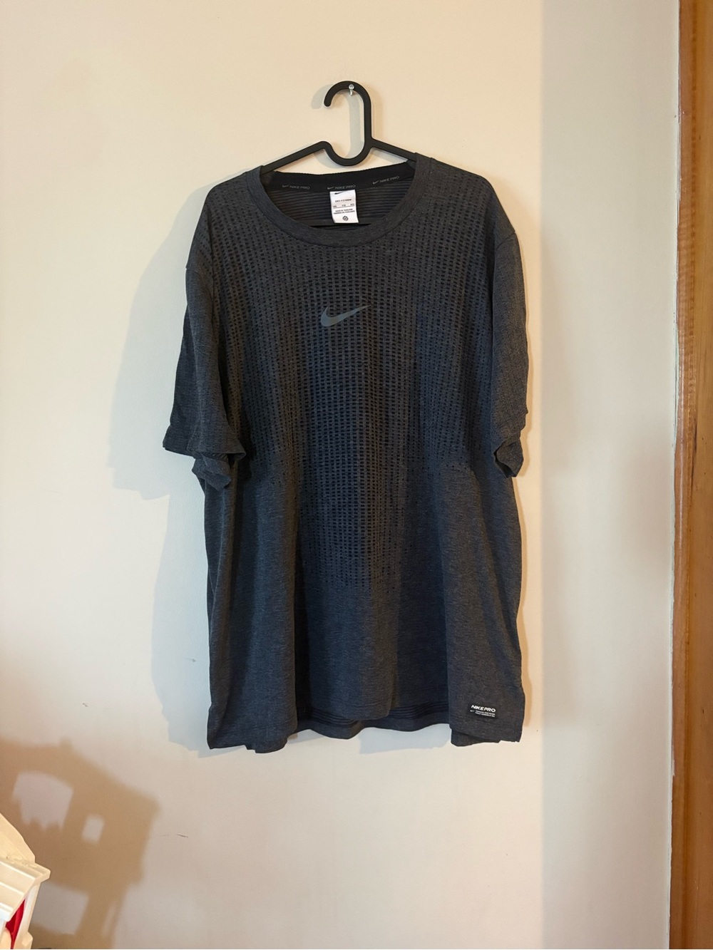 Nike Pro Men's Dark Gray Short Sleeve Dri-FIT Training Tee  centre swoosh XXL
